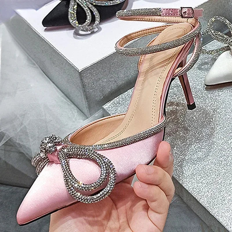 Pointed toe thin heel shoes 