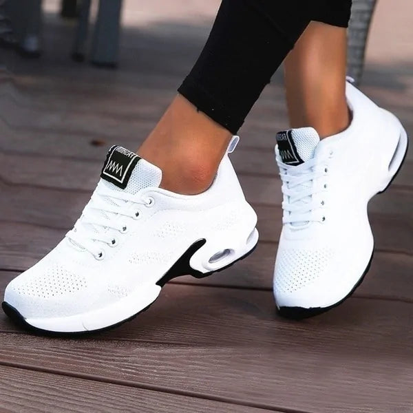 Women's sports shoes