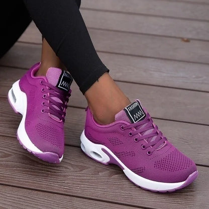 Women's sports shoes